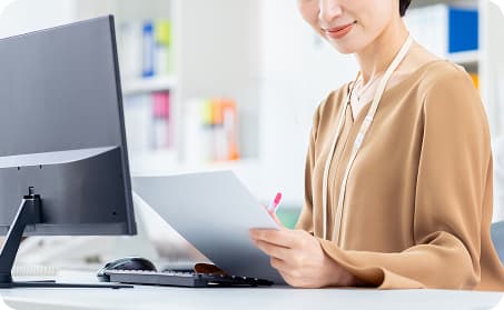 女性スタッフの写真